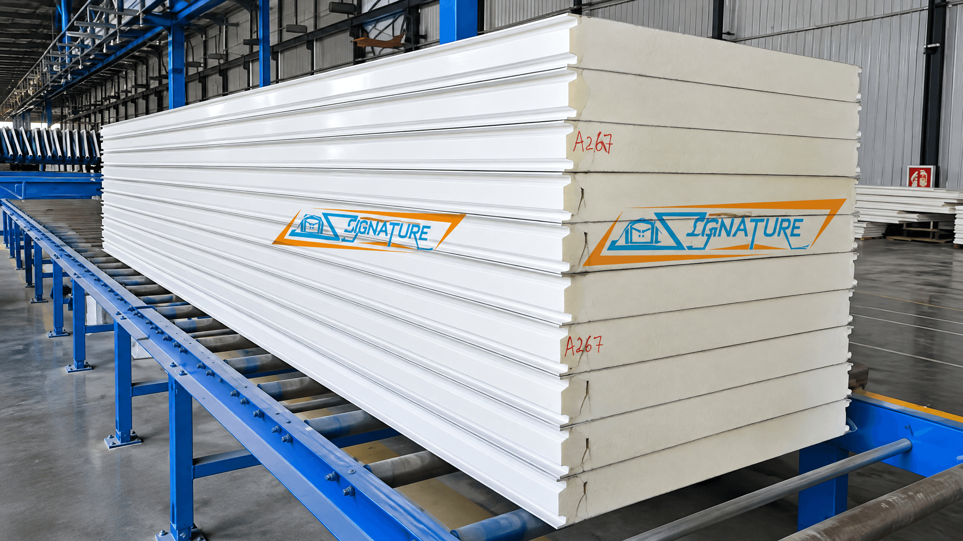 Factory manufactured high-density PUF insulated sandwich panels and angle flashings for cold room construction